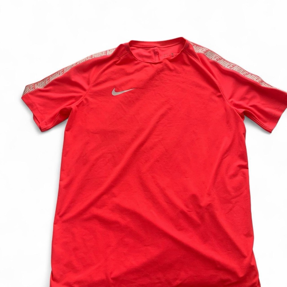 Large Nike Red Athletic T-Shirt